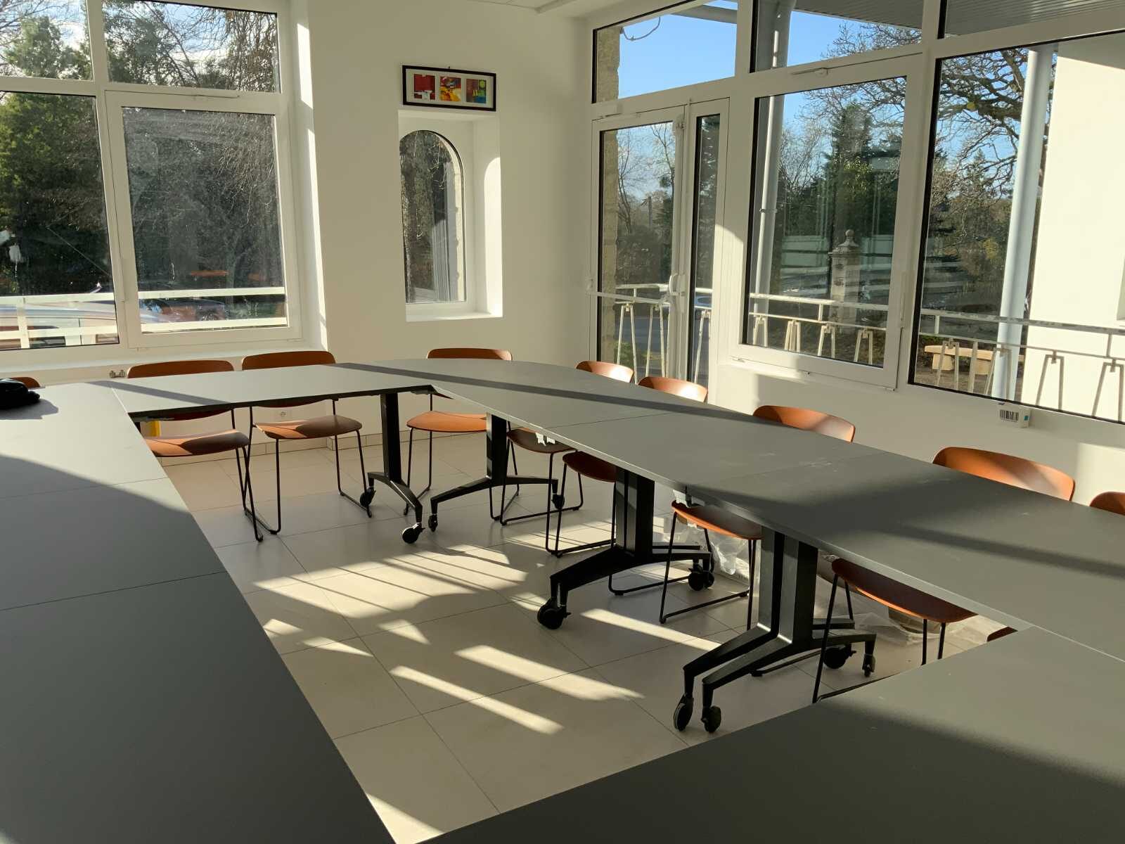 Salle de réunion modulable d'une administration à Quimper